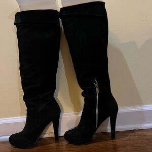 Elegant black suede Micheal Kors boots in size 7.5